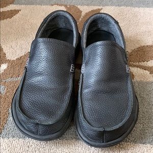 Sanuk Black Leather slip ons, Men’s 10